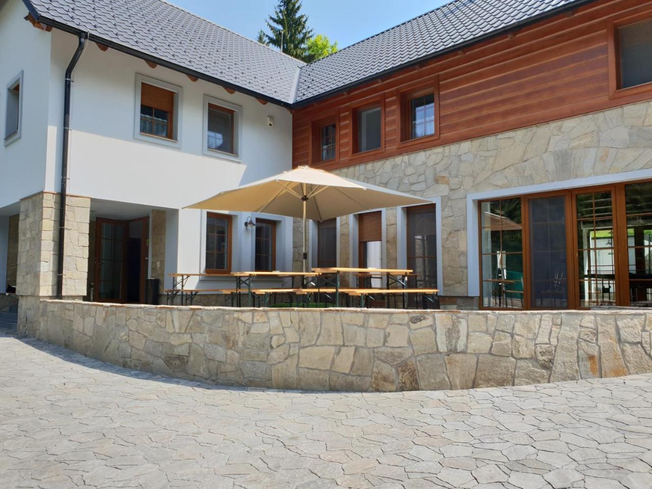 Club Rezidence Pod Luci Apartment Loucovice Bagian luar foto
