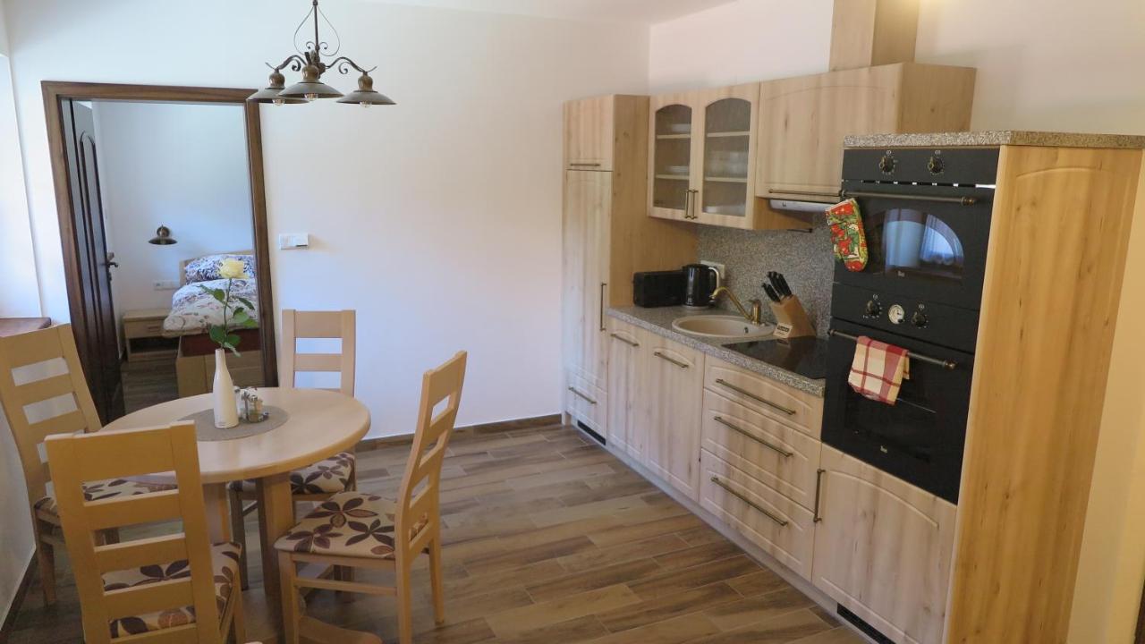 Club Rezidence Pod Luci Apartment Loucovice Bagian luar foto